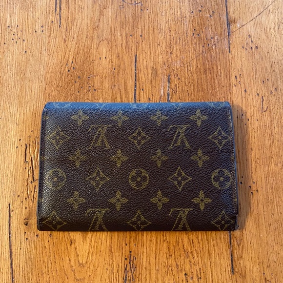 Louis Vuitton Long Passport Wallet - Picture 2 of 16